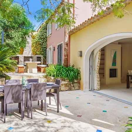 Villa Mas De La Tour